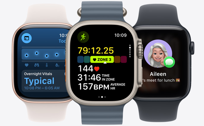 三款 Apple Watch 款式，中間是原色鈦金屬錶殼，螢幕顯示正在進行跑步訓練和心率資料；右邊是午夜暗色錶殼，螢幕顯示 Genmoji；而左邊是玫瑰金色錶殼，螢幕顯示維生指數