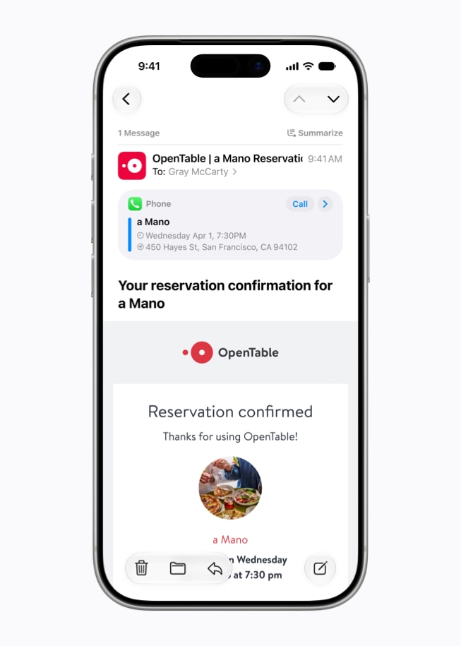 A tela do iPhone 17 Pro mostra uma notificação de reserva de jantar, exibindo o restaurante e os detalhes da reserva no Mail.