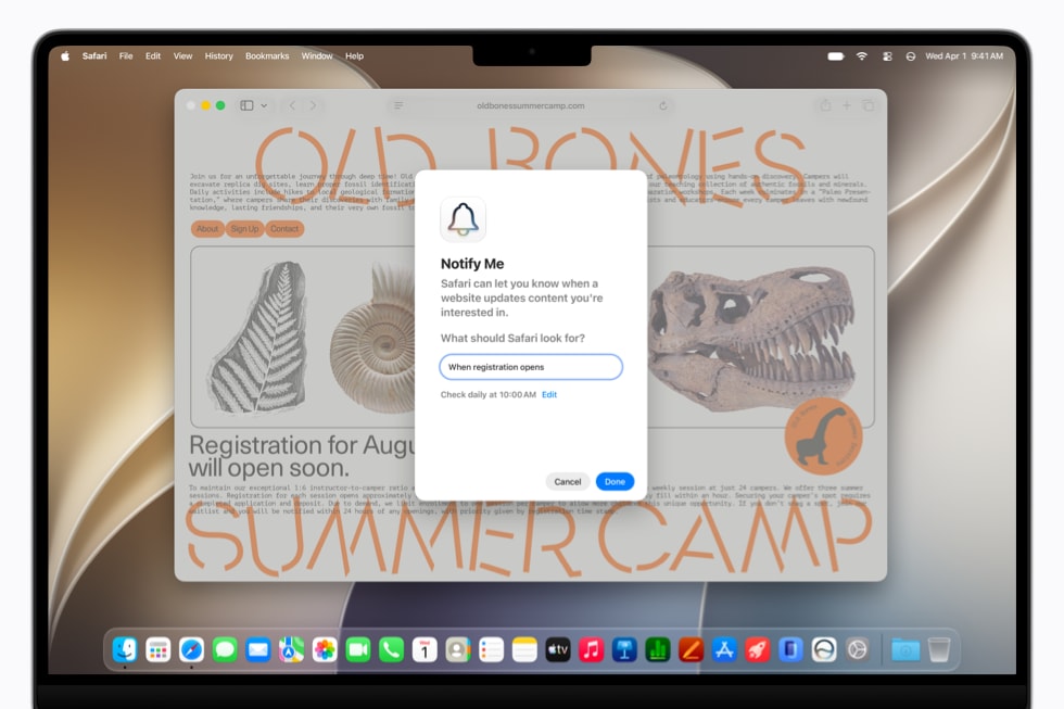 Tela em um MacBook Pro de 14 polegadas mostra o recurso Me Avisar em um site de acampamento de verão.