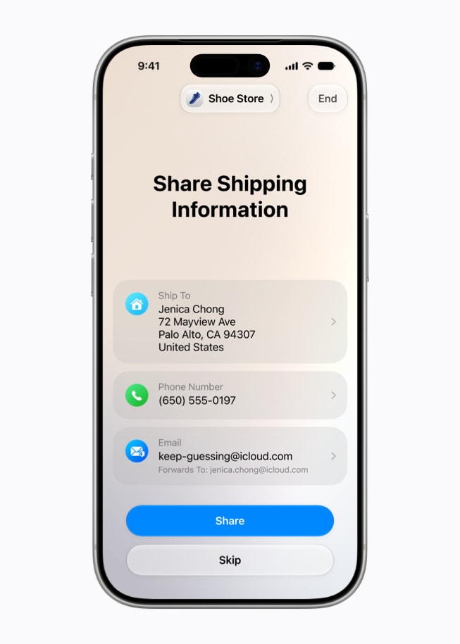 O iPhone 17 Pro mostra uma solicitação para compartilhar as informações de entrega de um usuário com uma loja de calçados.