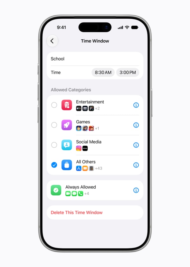 iPhone 17 Pro يعرض إعدادات فئات التطبيقات ومواقع الويب المسموح بها خلال فترة زمنية محددة تحمل اسم "School" (المدرسة)، والمحددة من الساعة 8:30 صباحاً إلى 3:00 مساءً.
