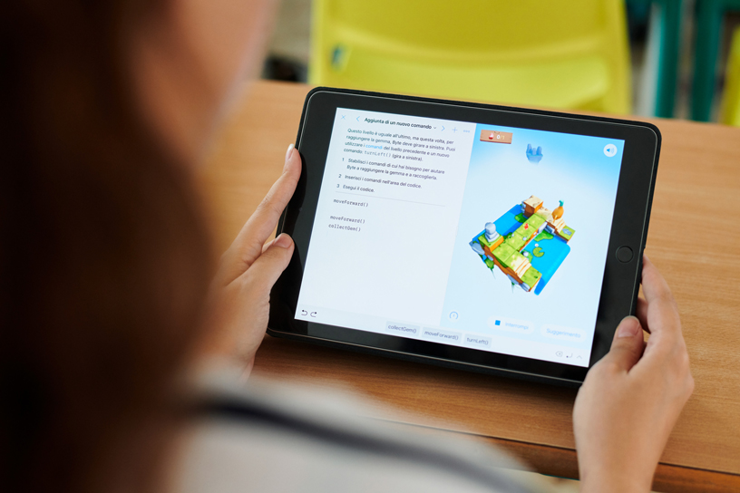 Gros plan sur l’écran d’un iPad à l’institut De Amicis de Milan.