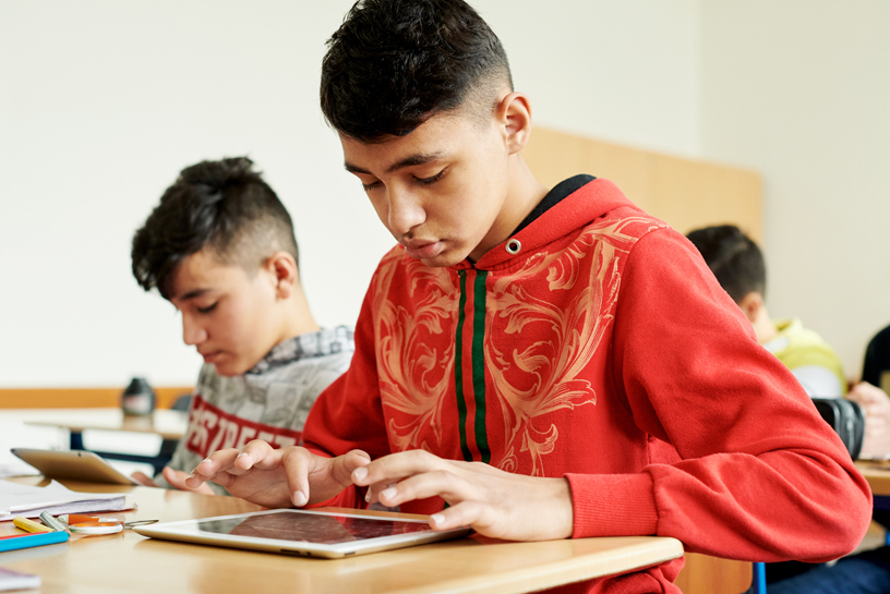 Les élèves de l’école Wilhelm-Ferdinand-Schussler travaillent avec iPad.