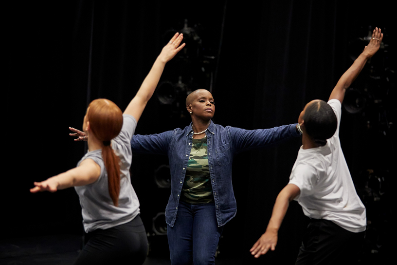 Hope Boykin enseigne à ses élèves de l’Ailey School.