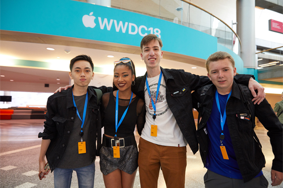 Quatre étudiants développeurs à la WWDC 2018.