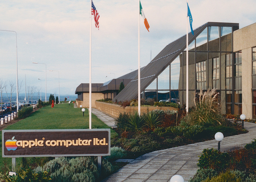 Photo du campus Apple de Cork, en Irlande, prise en bordure de route en 1986.