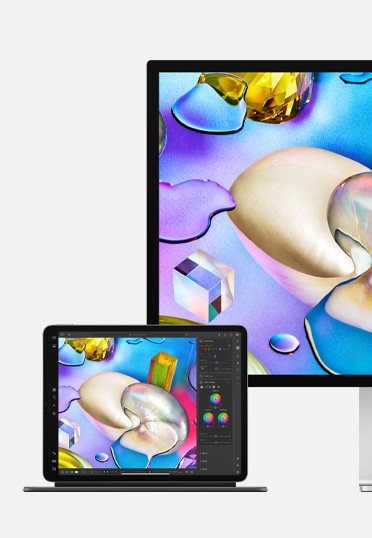 一台 iPad 和一台 Studio Display 正在顯示相同的藝術作品。