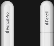 Apple Pencil Pro, külg, valget värvi, ümar otsik, millele on graveeritud Apple Pencil Pro, Apple Pencil (USB‑C), külg, valget värvi, ümar otsik, millele on graveeritud Apple Pencil