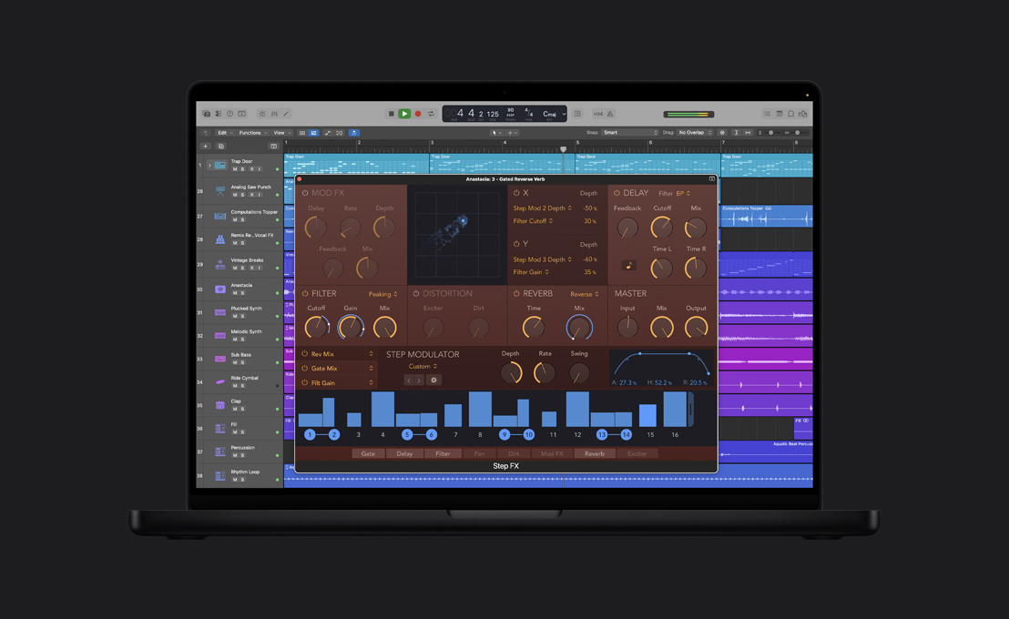 หน้าจอ MacBook Pro รุ่น 16 นิ้ว แสดง Step FX, หน้าต่าง Anastacia: 3 - Gated Reverse Verb, เอฟเฟกต์ Mod, Delay, Filter, Distortion, Reverb และตัวหมุนปรับหลัก, กราฟสีน้ำเงินที่ด้านล่าง