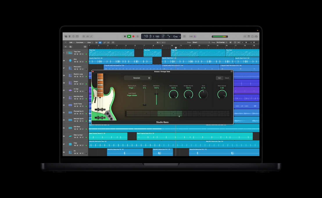 หน้าจอ MacBook Pro รุ่น 16 นิ้ว แสดง Studio Bass, หน้าต่าง Groove: Vintage Tone พร้อมกีตาร์ไฟฟ้าสีเขียวทางด้านซ้าย, ตัวหมุนปรับของเซสชั่นหลัก