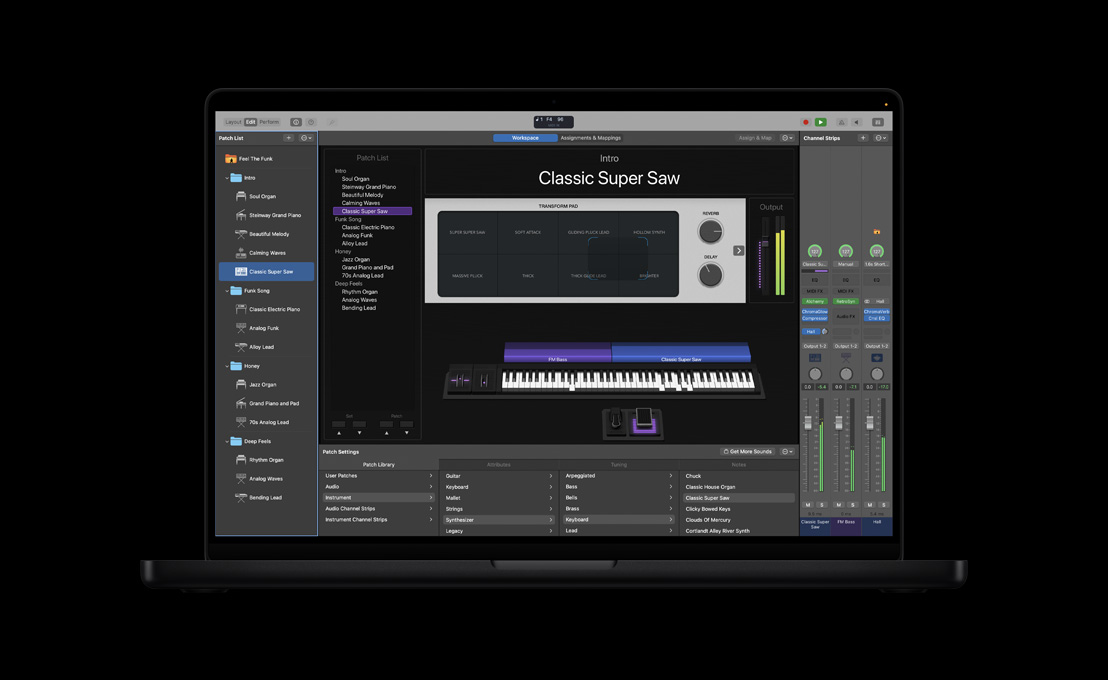 หน้าจอ MacBook Pro รุ่น 16 นิ้ว แสดงพื้นที่ทำงานของ MainStage ซึ่งมี Transform Pad, แผงด้านซ้ายที่มีไฟล์หลายไฟล์, การตั้งค่าแพทช์ด้านล่างที่มีคลังแพทช์ของเสียง, Channel Strip และตัวควบคุมทางด้านขวา