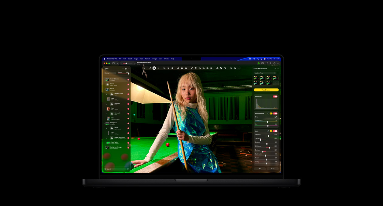 Pantalla de un MacBook Pro de 16 pulgadas, foto de una mujer en una sala de billar, herramientas de ajuste de color
